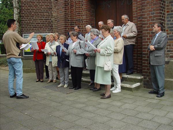 UDhZ2005 008